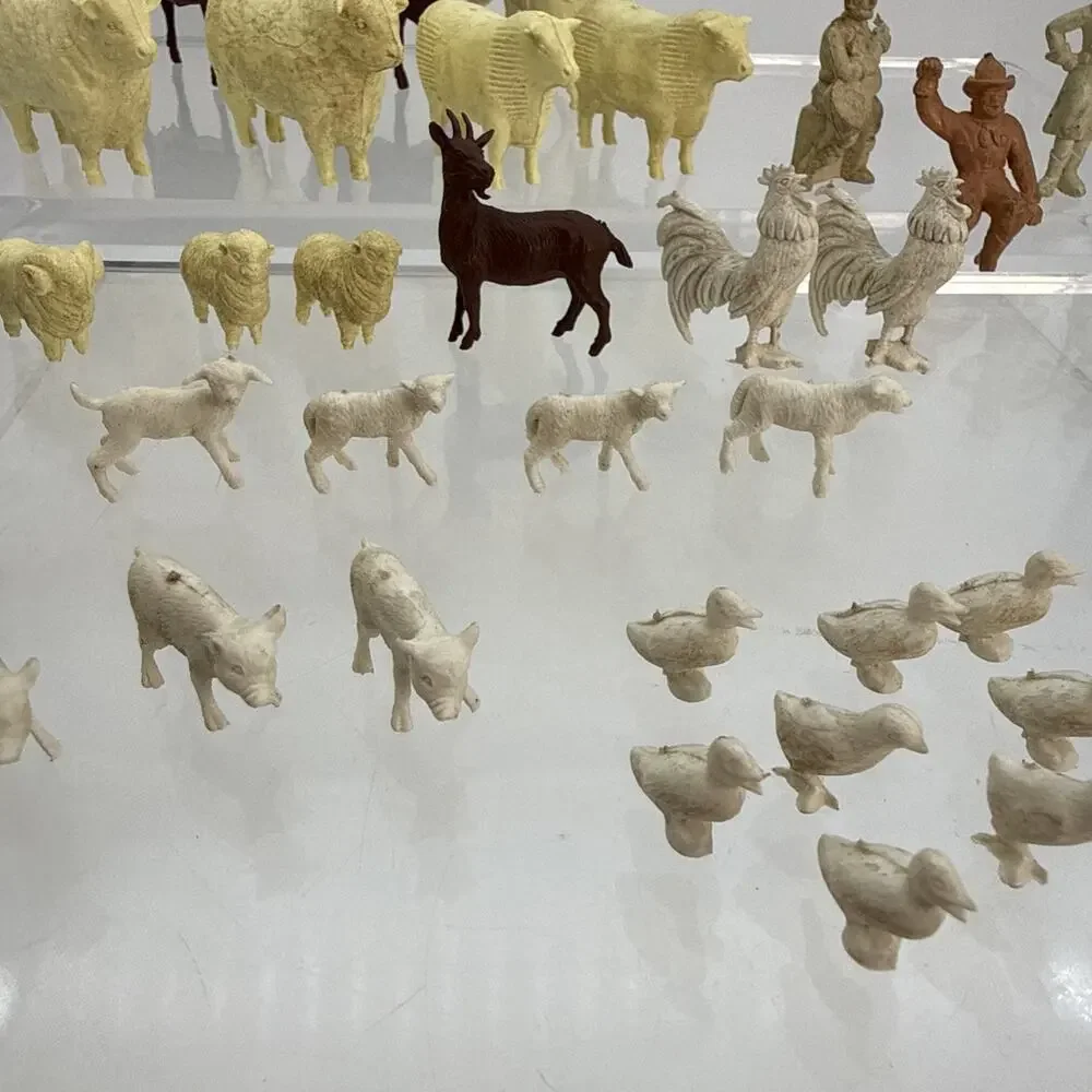 Large Lot Of 47 VINTAGE MARX 1950s FARM PLAYSET ANIMALS & Figures